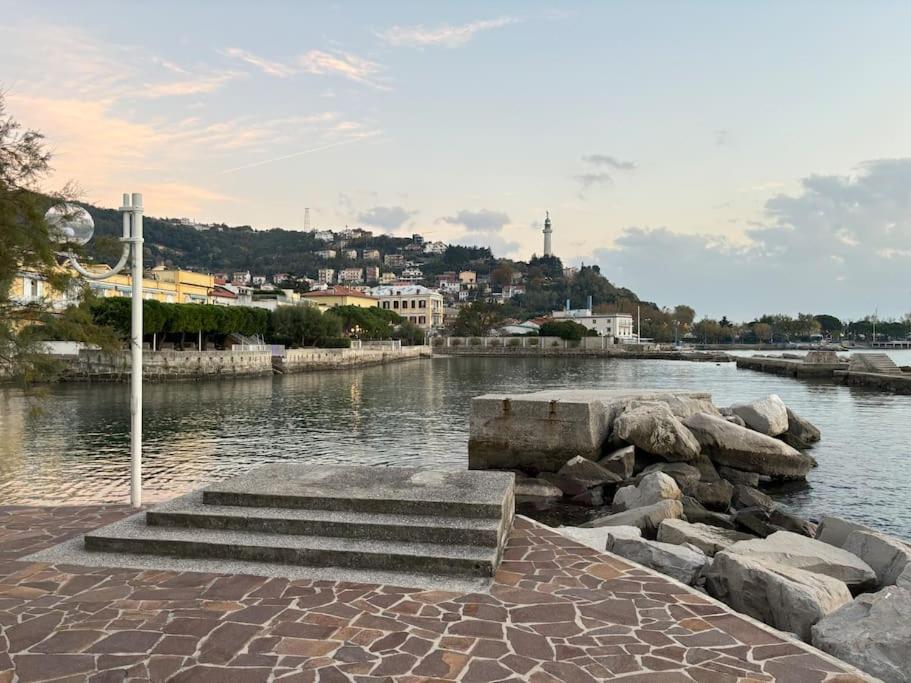 Amedeo'S Sea House Apartment Trieste Luaran gambar